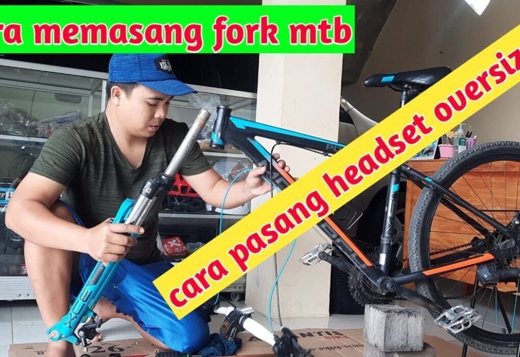 Cara memasang fork sepeda mtb/cara pasang shock mtb oversize - YouTube