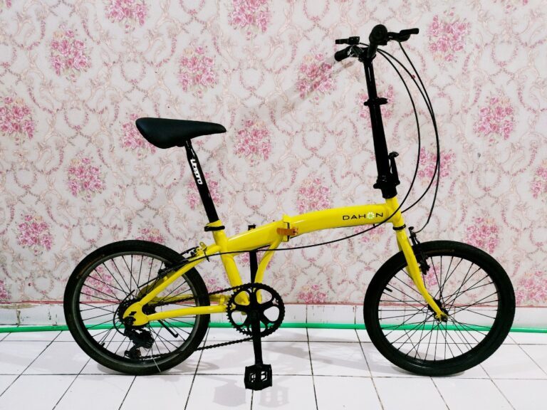 Sepeda lipat Seli ukuran 20 mulus terawat kuning glossy, Olah Raga ...