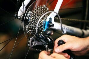 Front derailleur adjustment screw blocked? How to adjust the front ...
